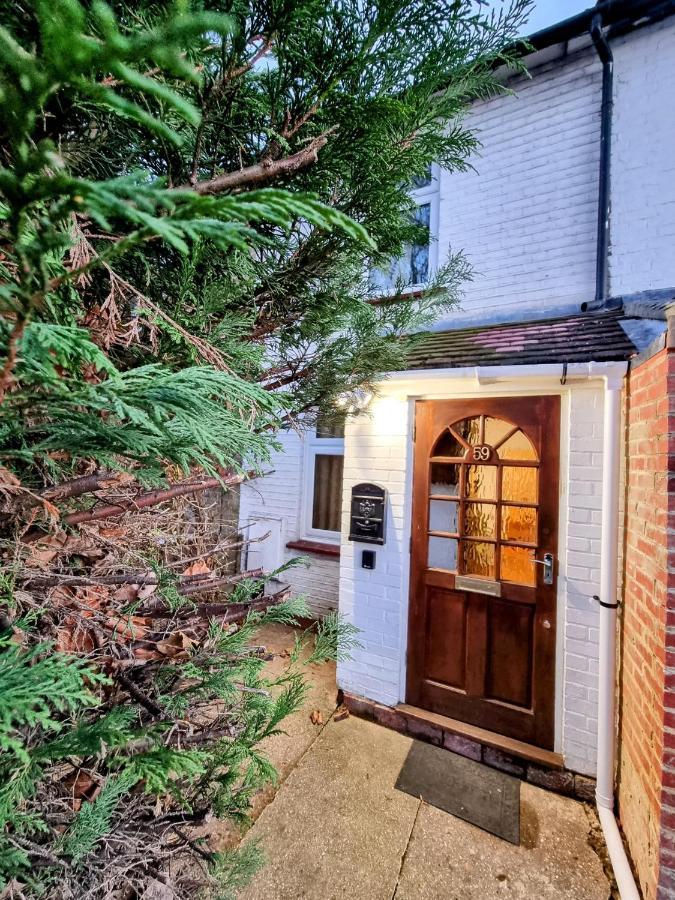 Cute In Heathrow- 7 Guests 3 Bedrooms