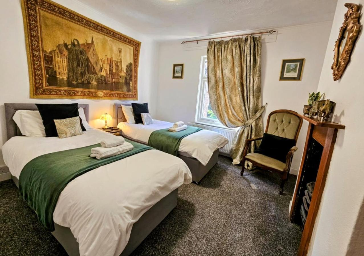 Cute In Heathrow- 7 Guests 3 Bedrooms Apartment *