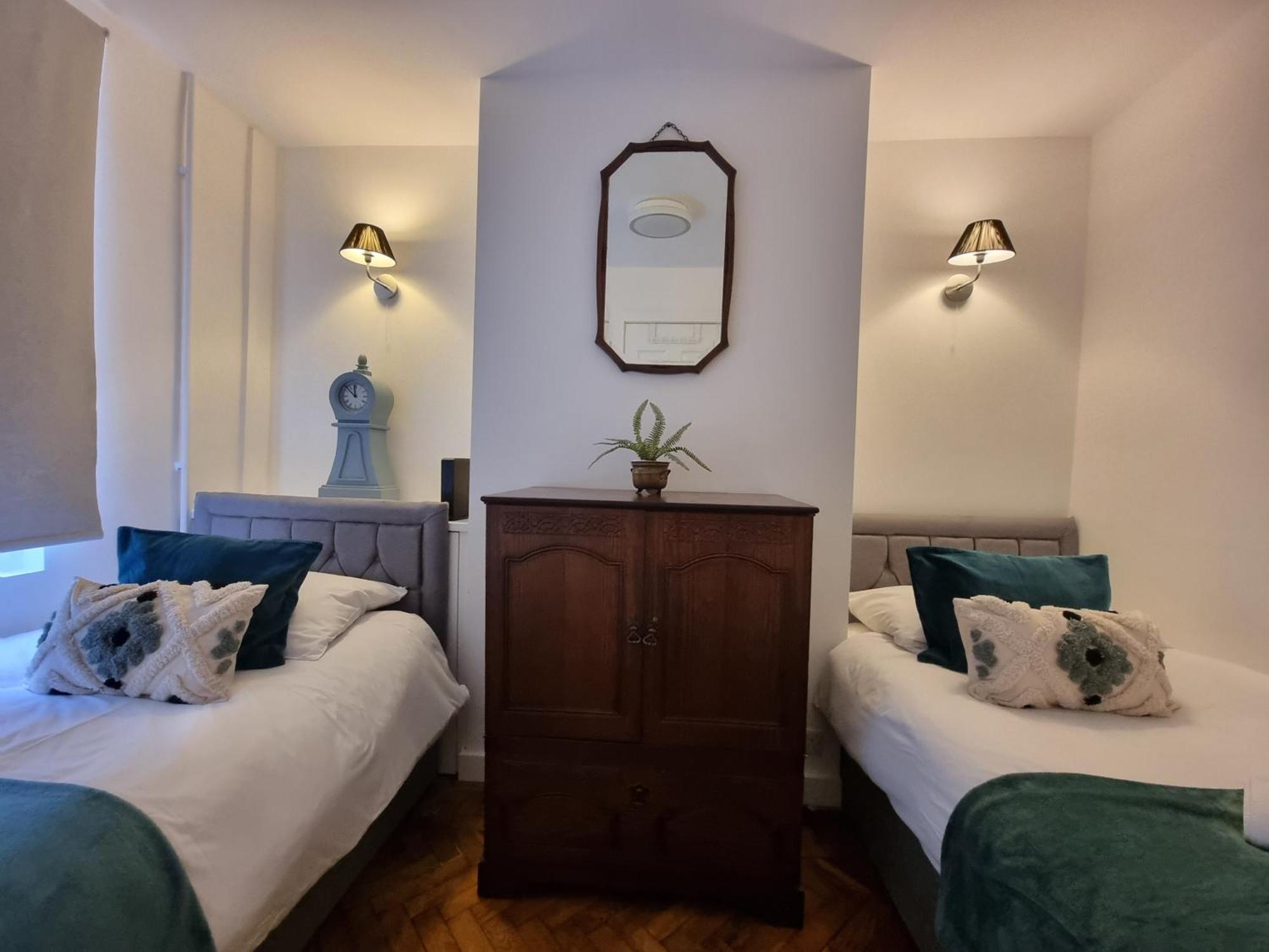 Cute In Heathrow- 7 Guests 3 Bedrooms *