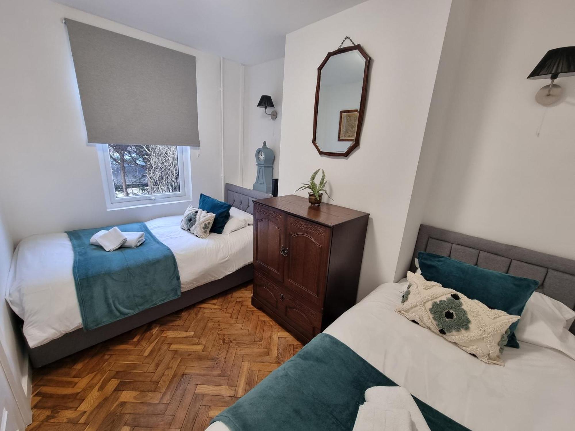 Cute In Heathrow- 7 Guests 3 Bedrooms Apartment *
