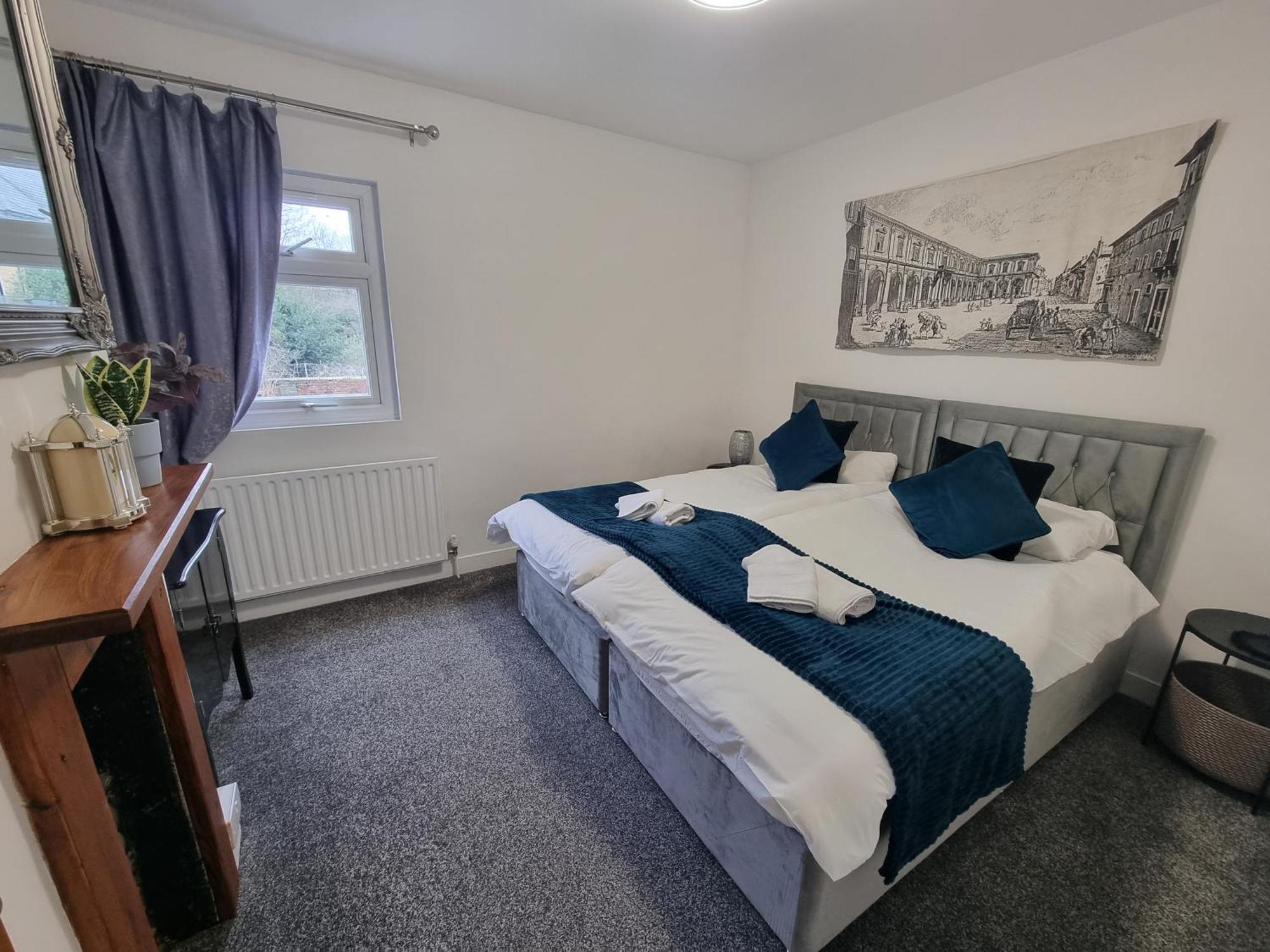 Cute In Heathrow- 7 Guests 3 Bedrooms Egham