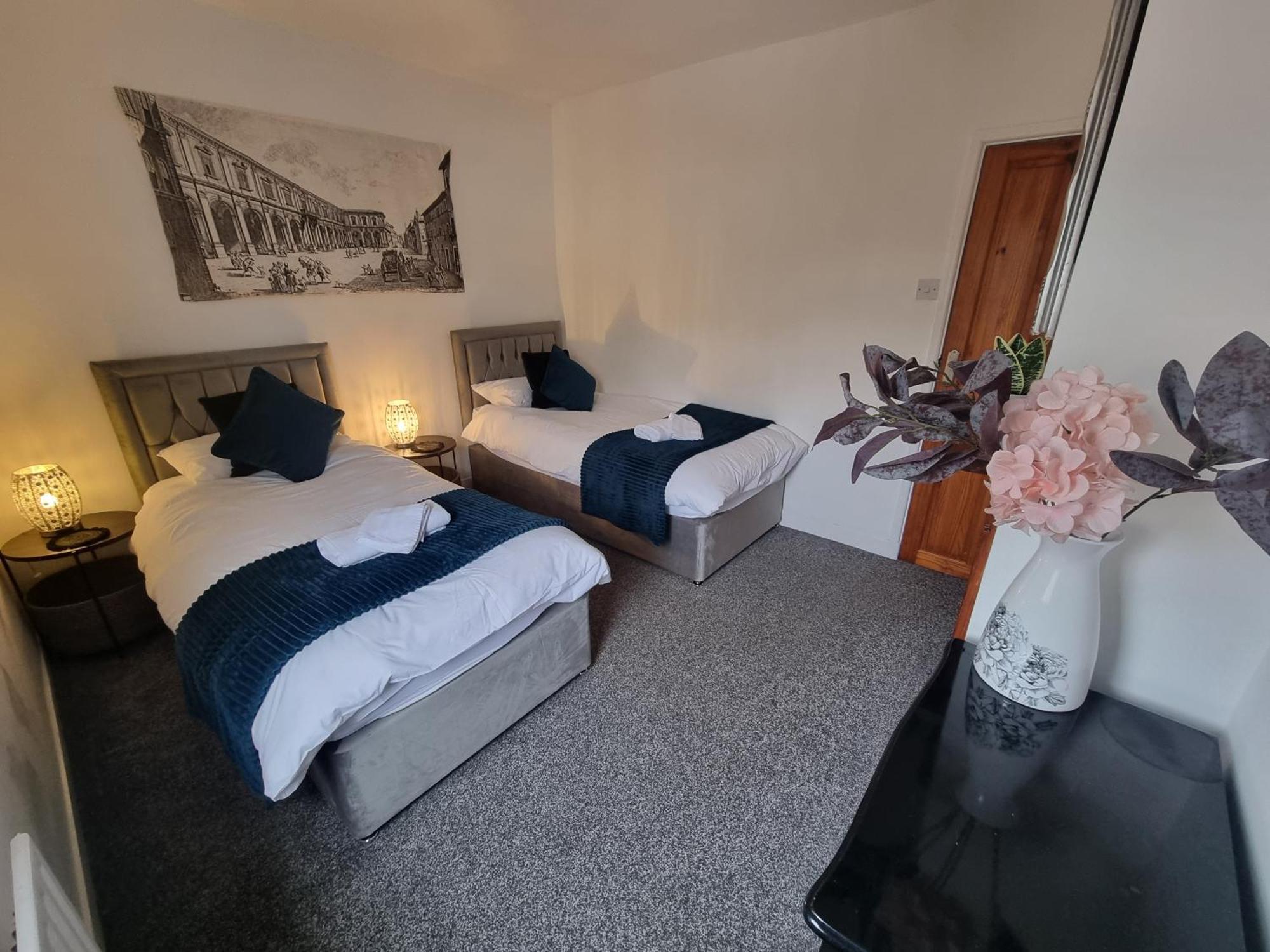 Cute In Heathrow- 7 Guests 3 Bedrooms